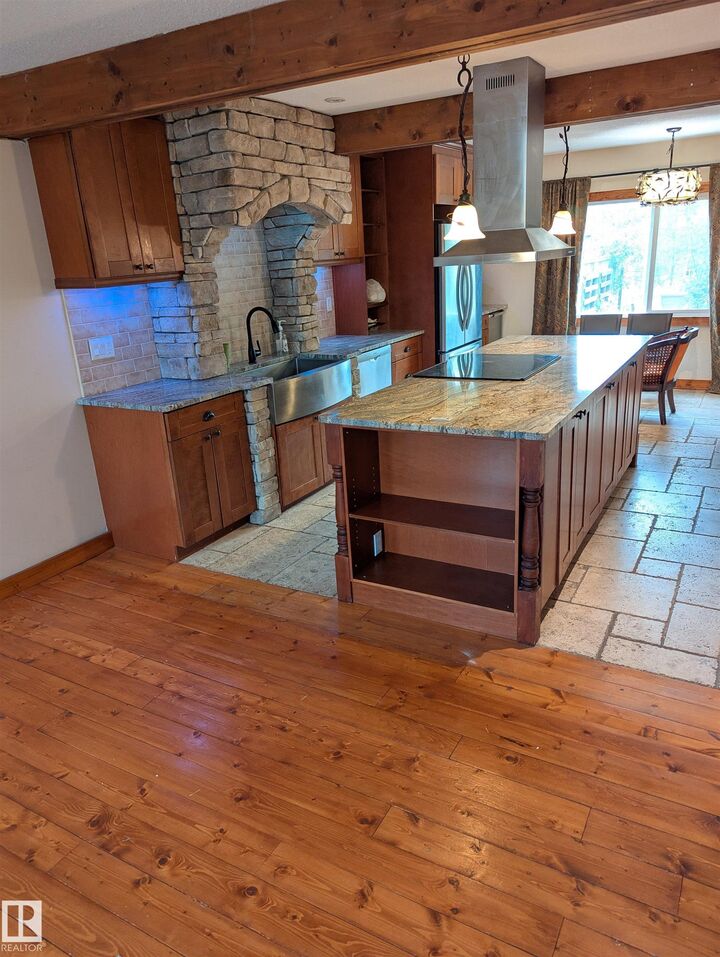 Property Photo:  18729 95A Avenue NW  AB T5T 3W4 