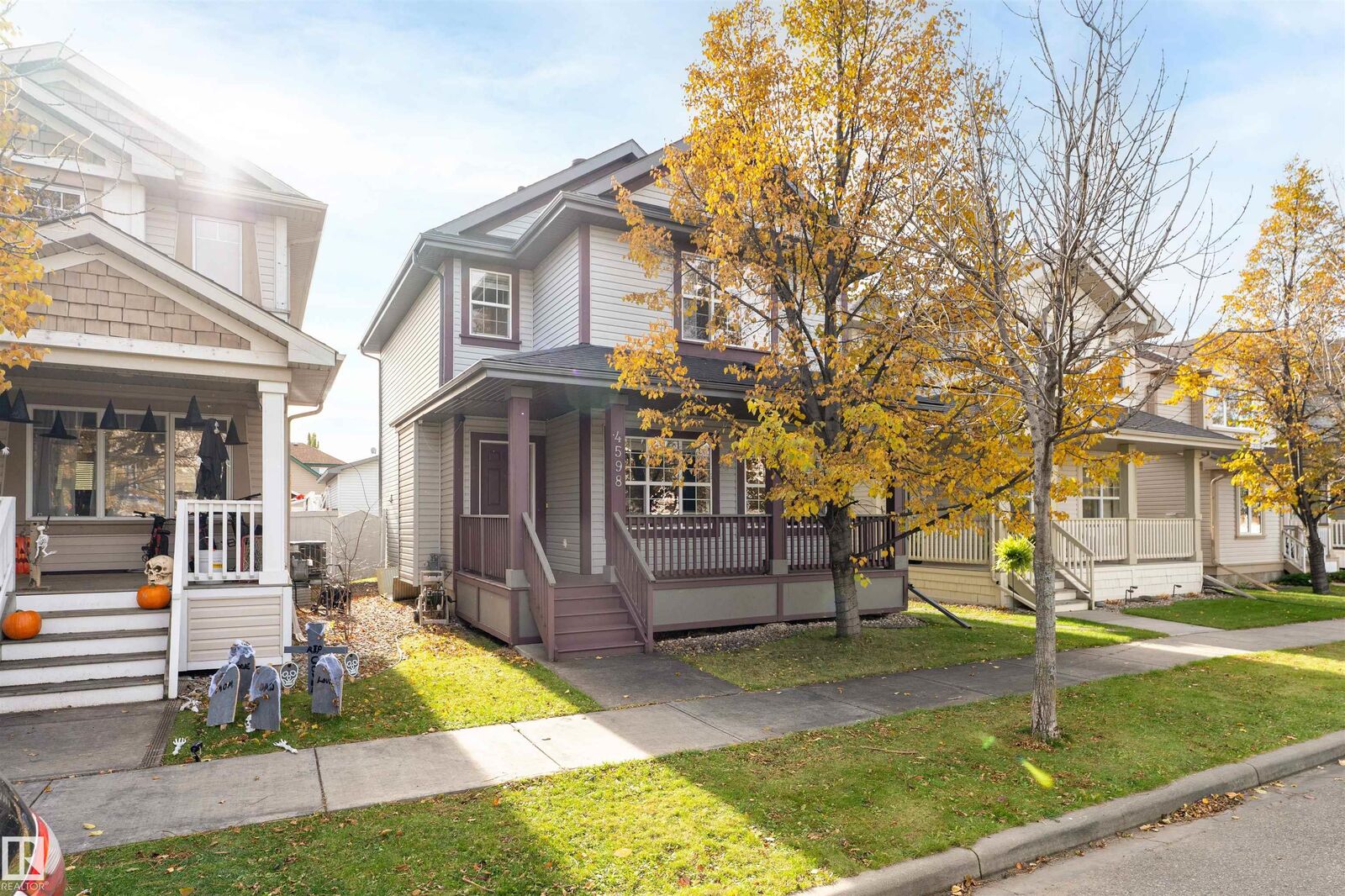 Property Photo:  4598 Turner Square Square NW  AB T6R 3H3 