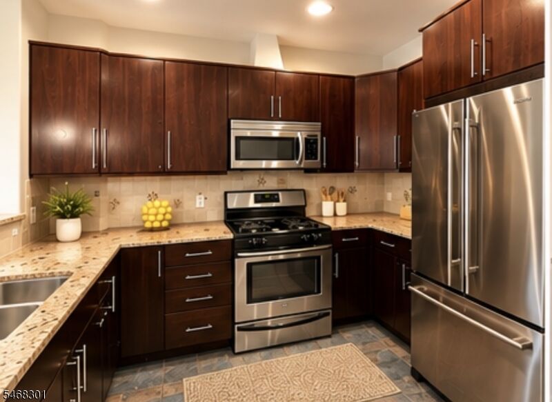 Property Photo:  130 South St Apt 2D  NJ 07114 