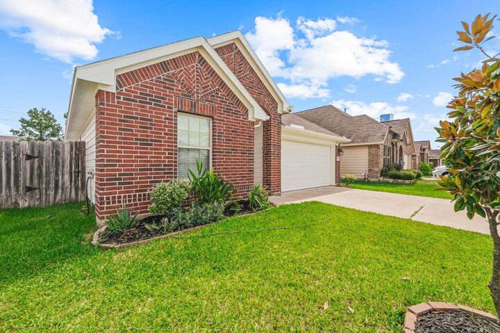 Property Photo:  7126 Whitlow Wonder Lane  TX 77086 
