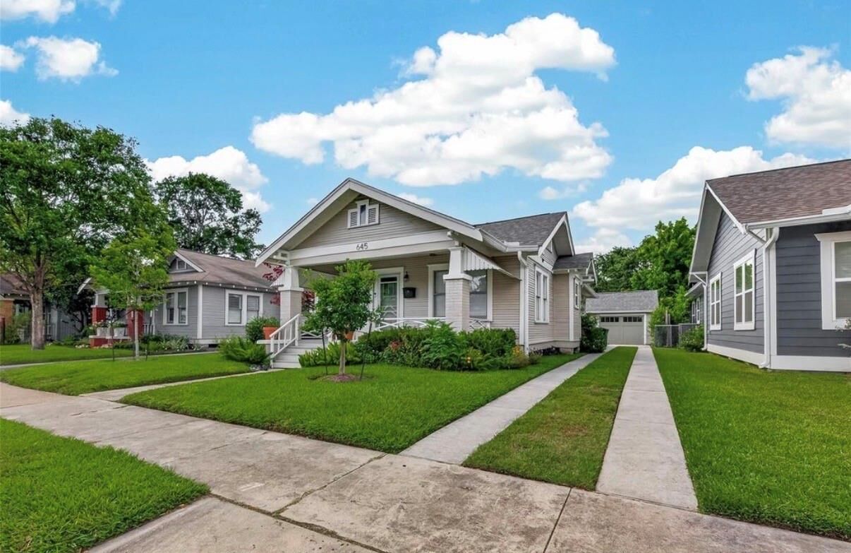 Property Photo: 645 E 14th Street TX 77008