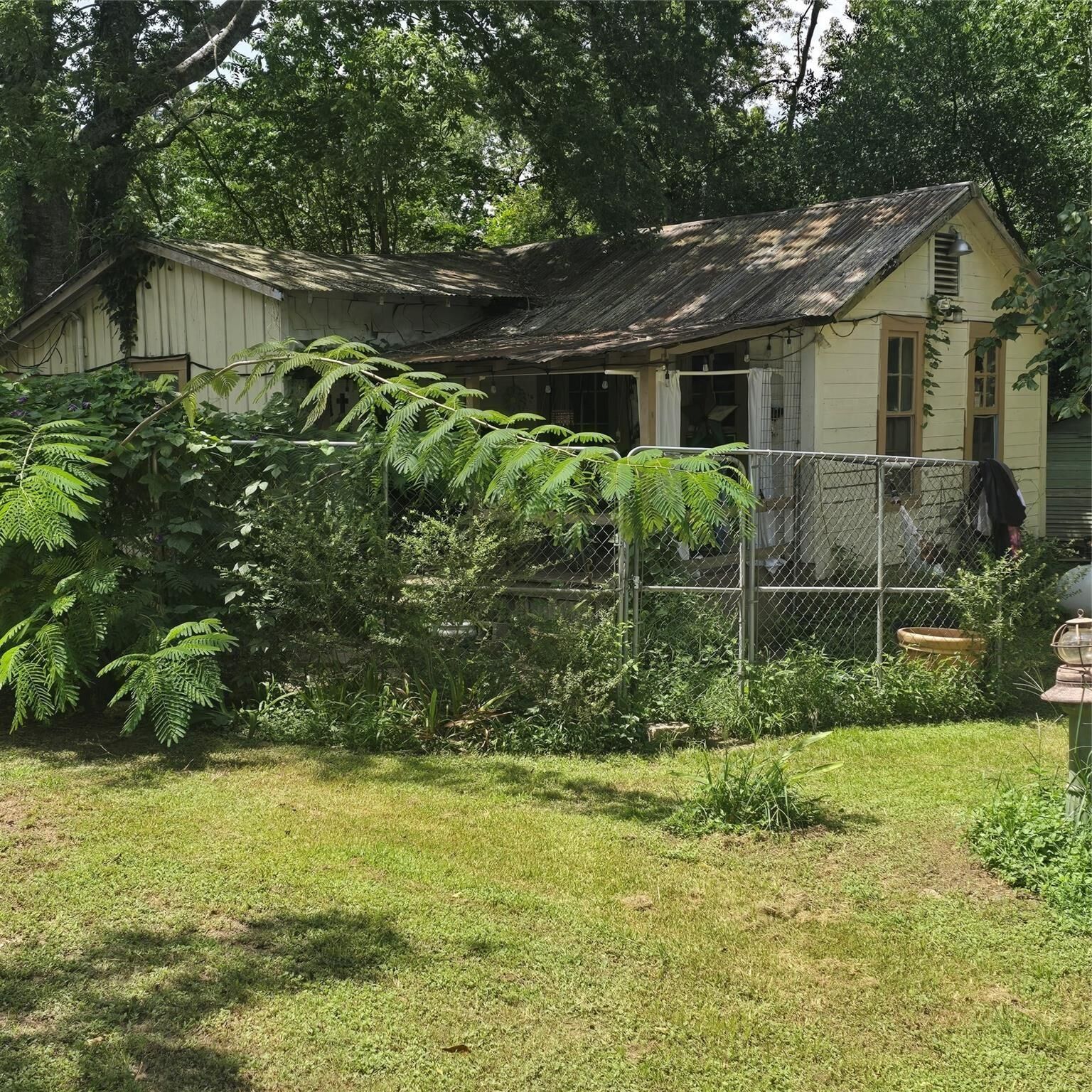 Property Photo:  502 Elwood Avenue  TX 77327 
