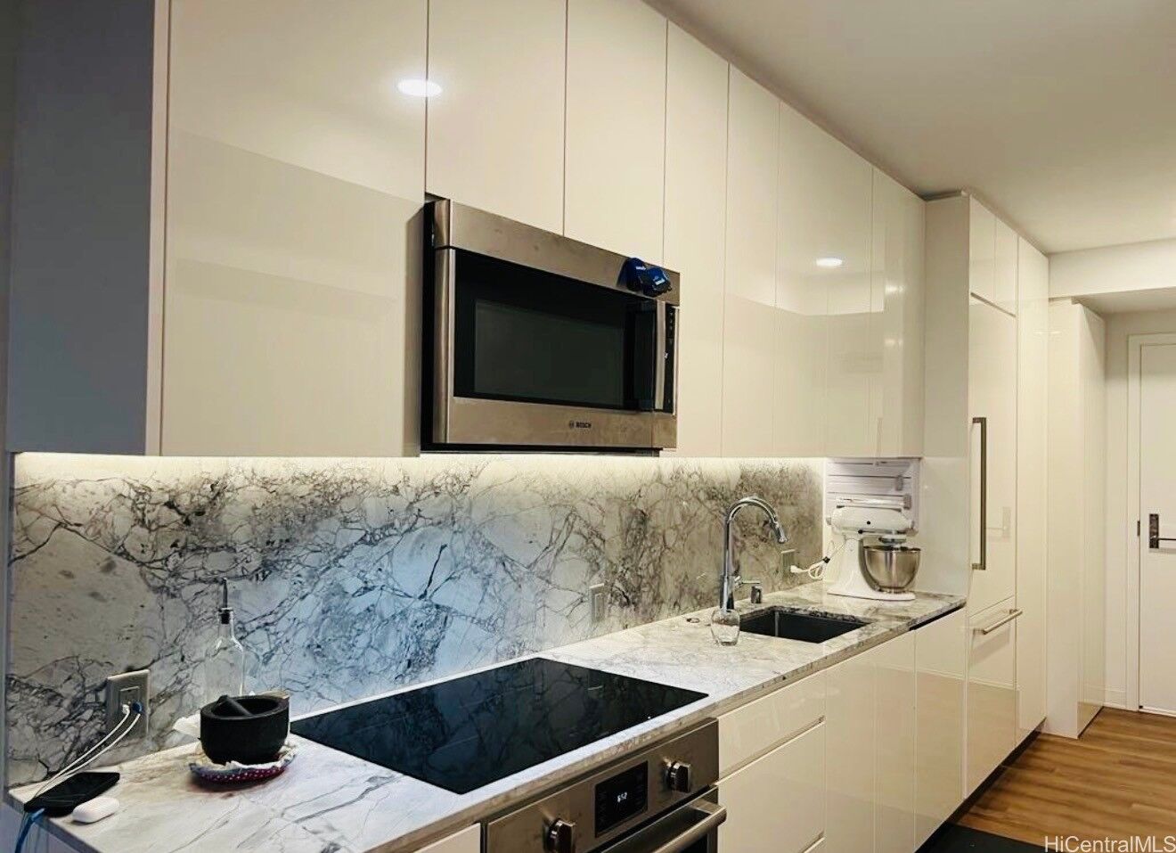 Property Photo: 987 Queen Street 3405 HI 96814