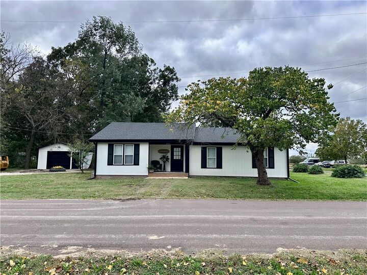 Property Photo:  203 N Pennsylvania Avenue  MO 64743 