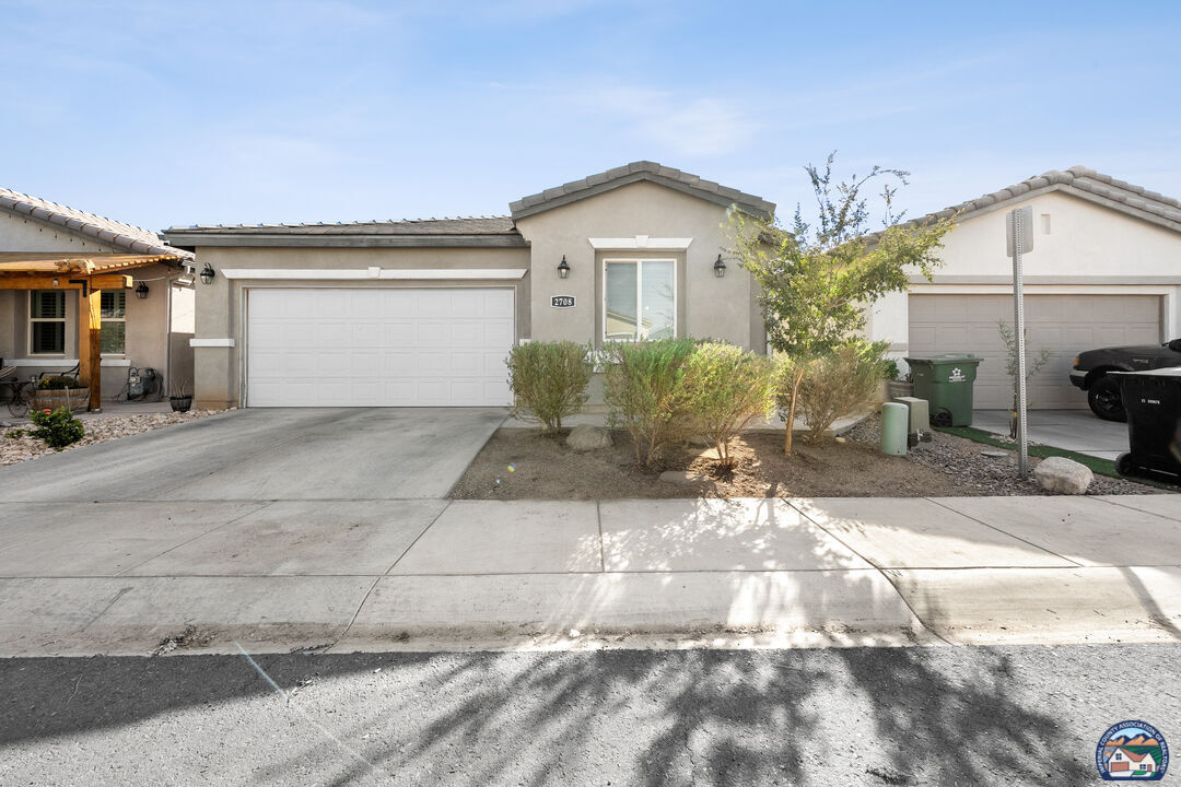 Property Photo:  2708 Saddleback Dr  CA 92251 