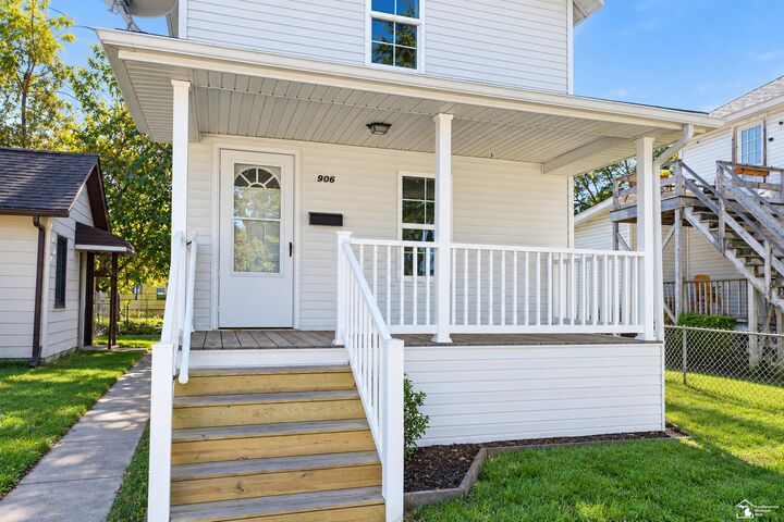 Property Photo:  902 E 8th 906 E Eighth  MI 48161 