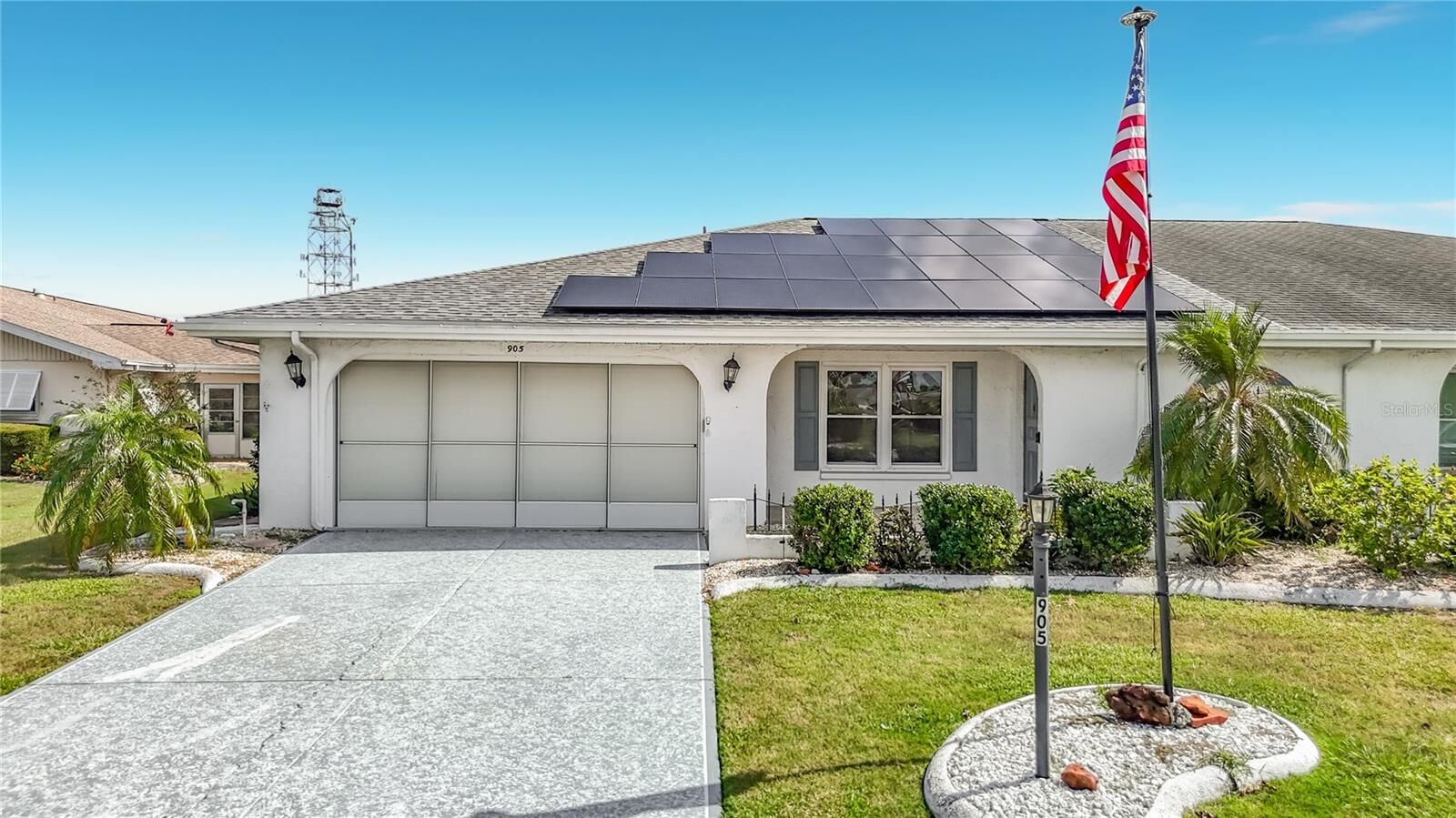 Property Photo:  905 Bluewater Drive  FL 33573 