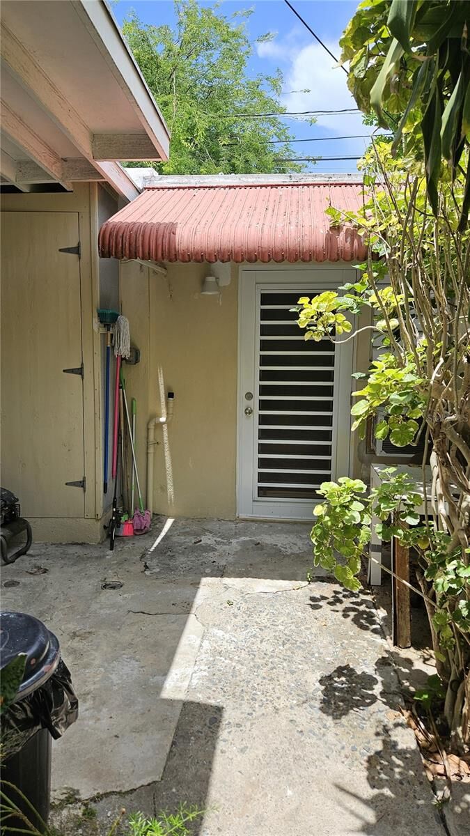 Property Photo:  