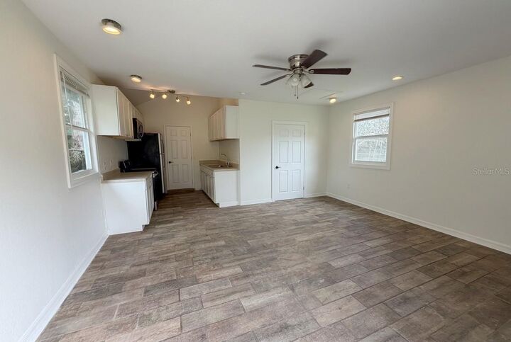 Property Photo:  337 Avenue E SE B  FL 33880 