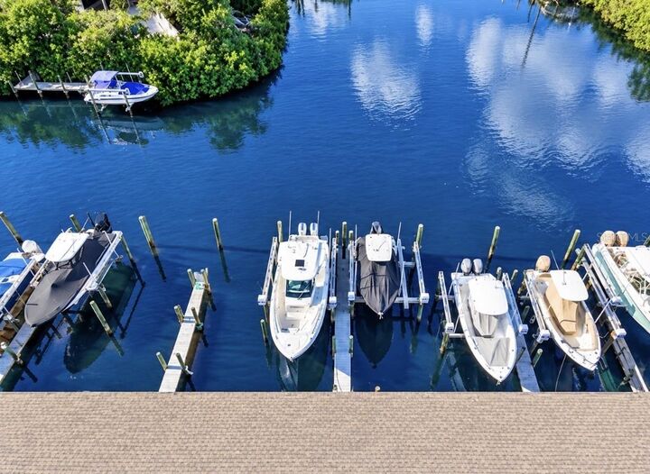 Property Photo:  1313 Dockside Place 120  FL 34242 