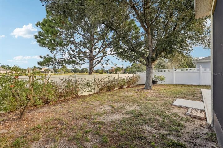Property Photo: 1689 Strathmore Circle FL 32757