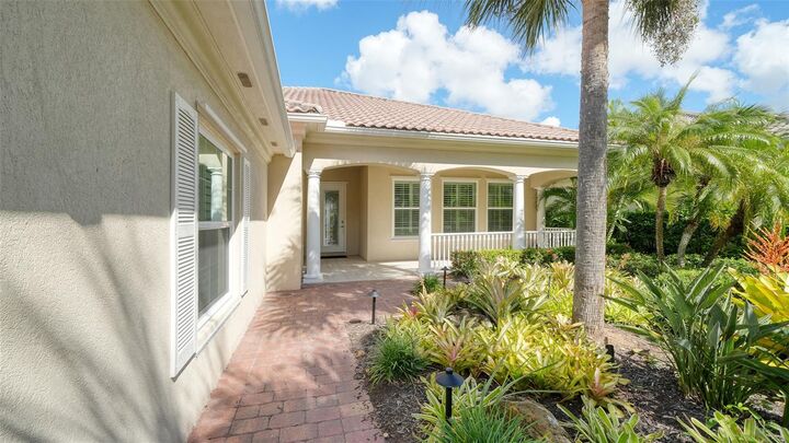 Property Photo:  5924 Mariposa Lane  FL 34238 