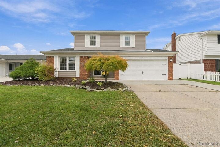 Property Photo:  4945 Hillcrest Road  MI 48183 4594 