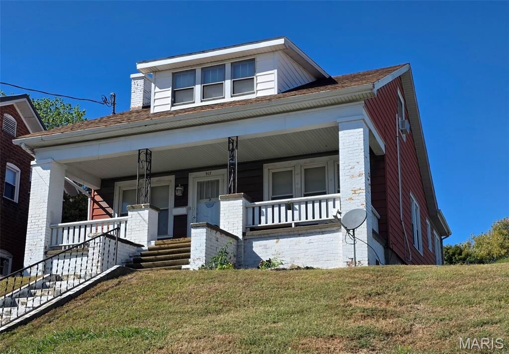 Property Photo:  917 State Street  IL 62233 