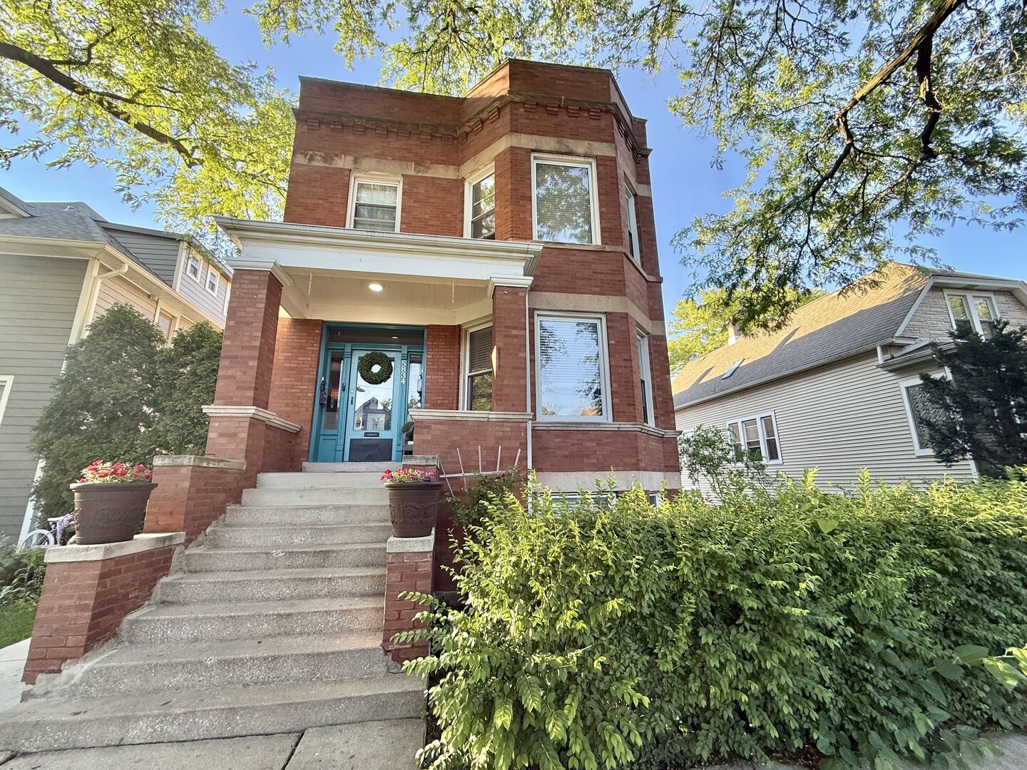 Property Photo: 5834 W Dakin Street IL 60634