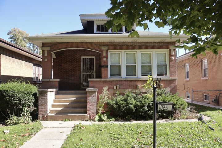 Property Photo: 1025 Orchard Avenue IL 60153