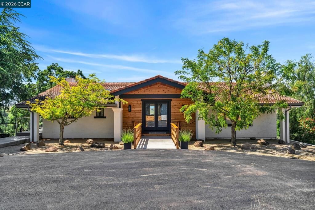 Property Photo:  5505 Old School Rd  CA 94588 