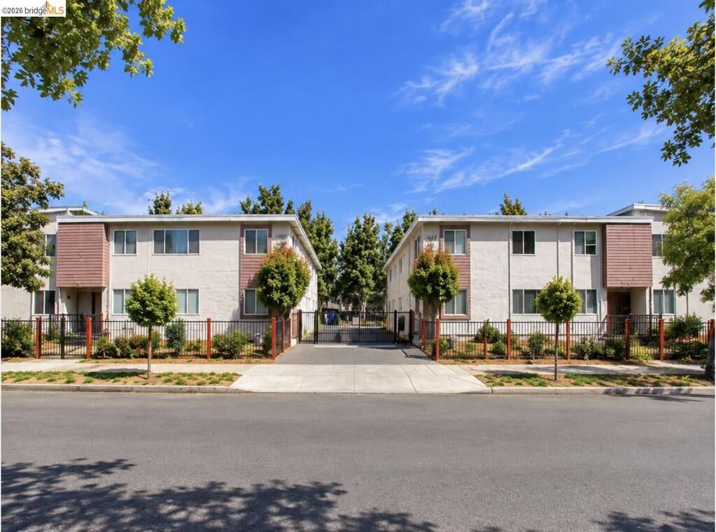 Property Photo:  2223 Bonar St  CA 94702 