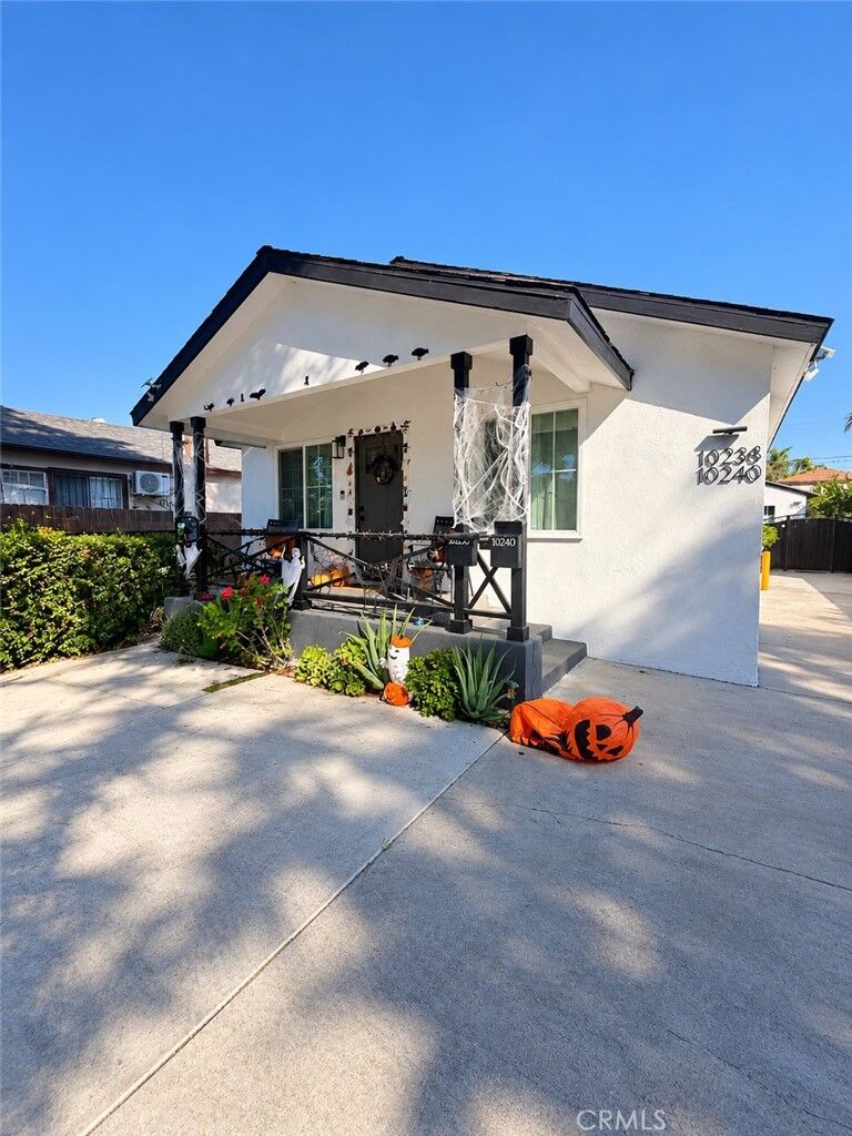 Property Photo:  10238 San Antonio  CA 90280 