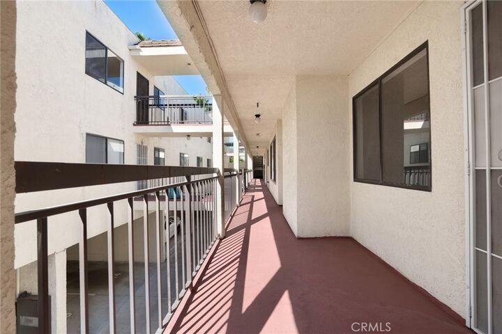 Property Photo:  814 E Windsor Road 208  CA 91205 