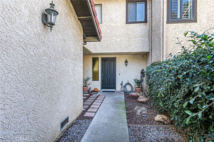 Property Photo:  1124 Via Mavis  CA 93455 