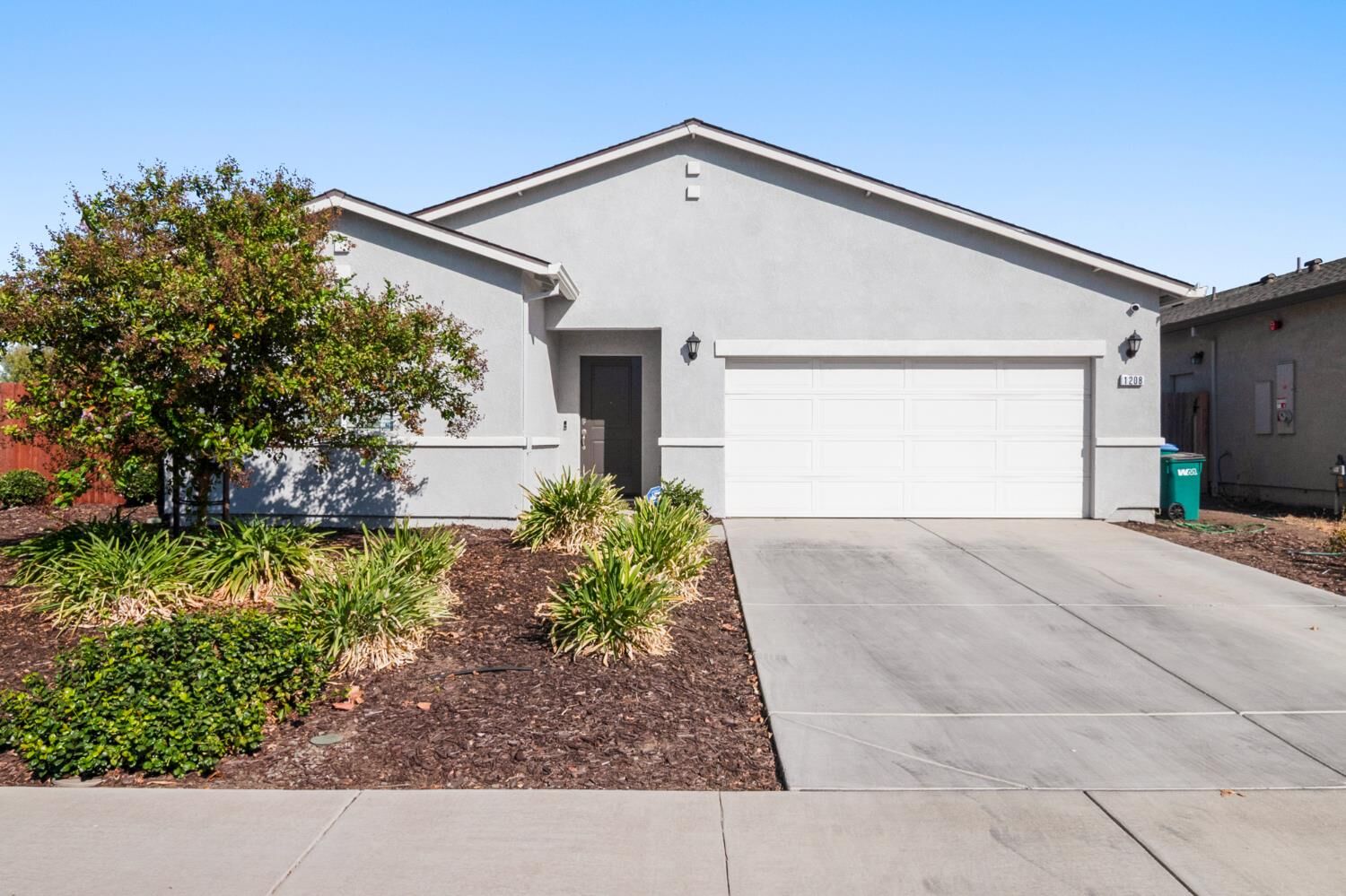 Property Photo:  1208 S Osprey Court  CA 95215 