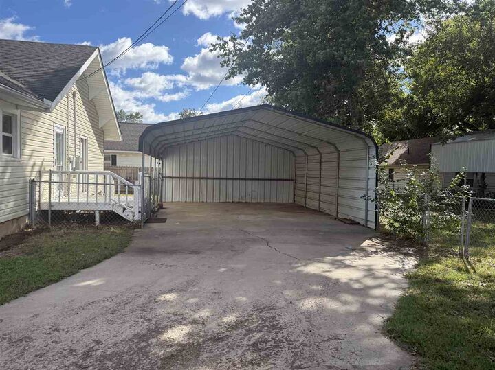 Property Photo:  315 S Apple  OK 74647 
