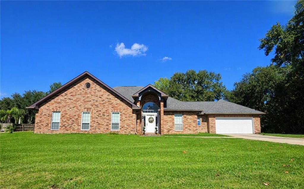Property Photo:  222 Sarah Victoria Drive  LA 70037 
