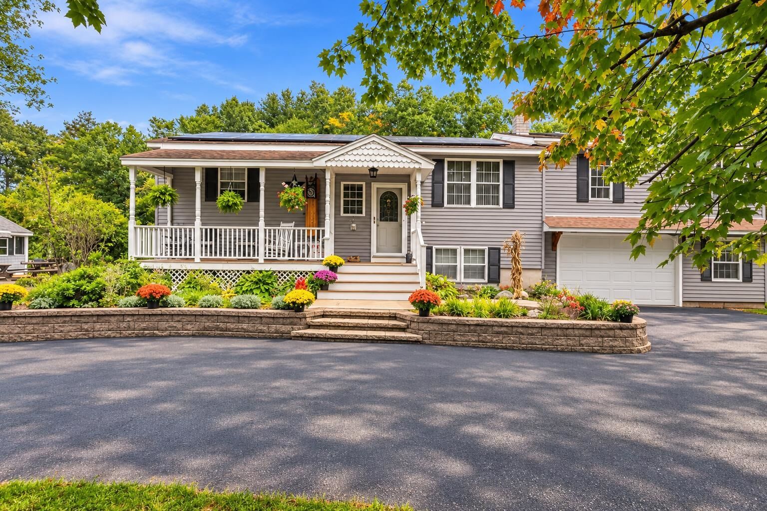 Property Photo:  4 Woodbury Drive  NH 03062 