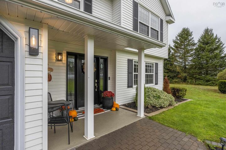 Property Photo: 55 Dahlgren Crescent NS B0P 1R0