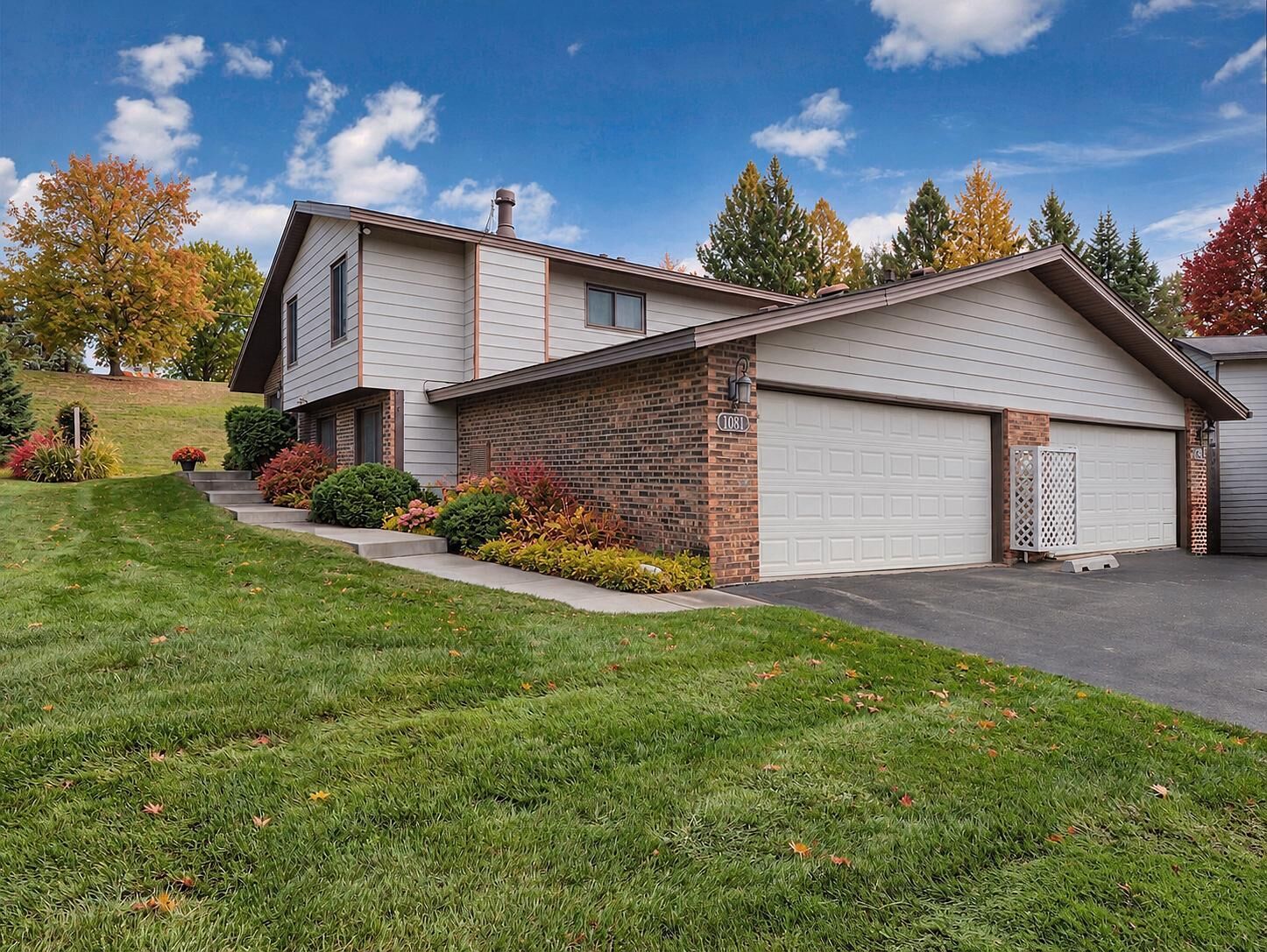 Property Photo:  1081 Weston Lane N  MN 55447 