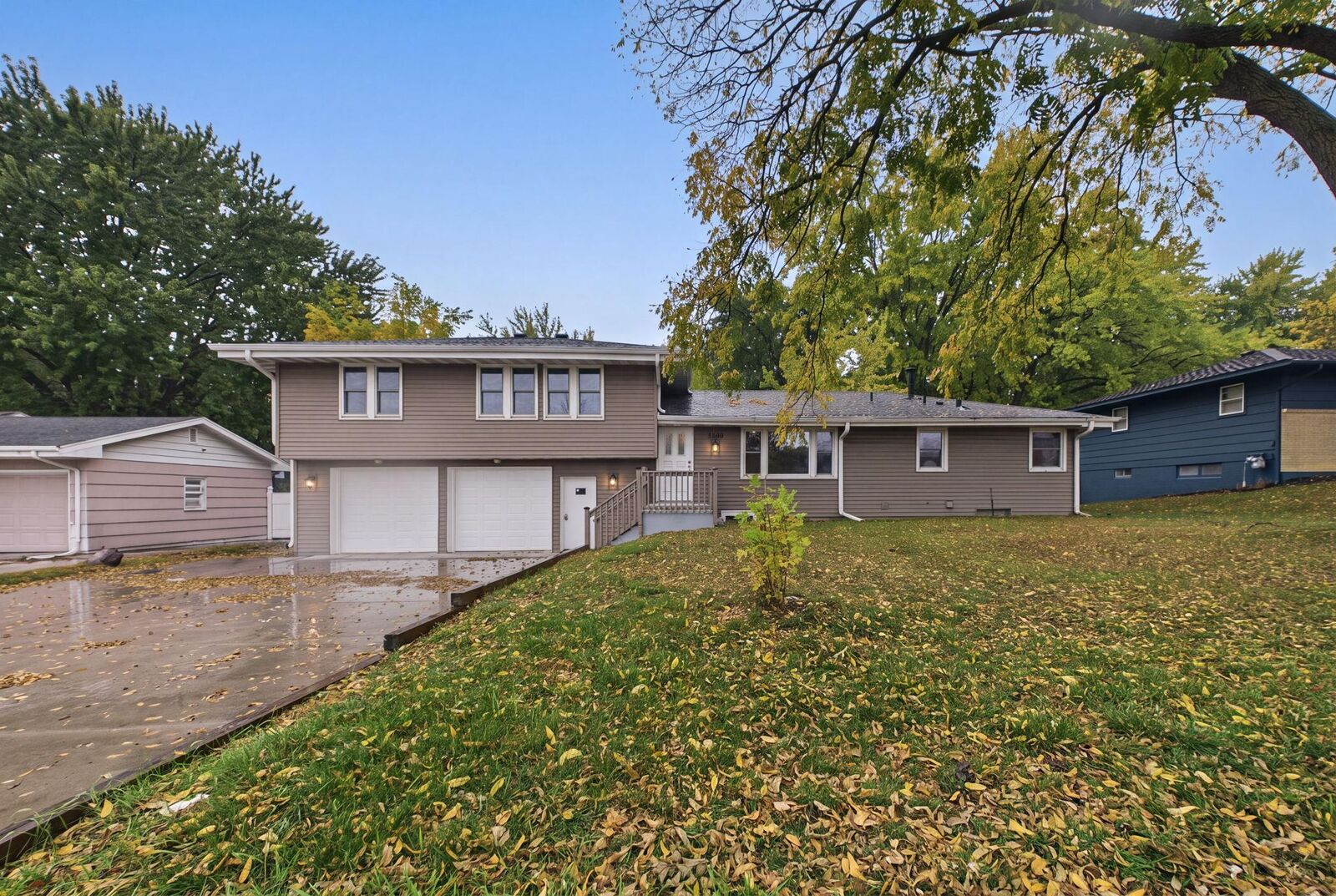 Property Photo: 3049 Winnetka Avenue N MN 55427