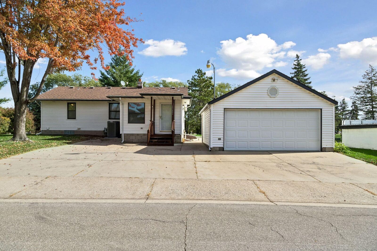 Property Photo: 15601 Martin Drive MN 55306