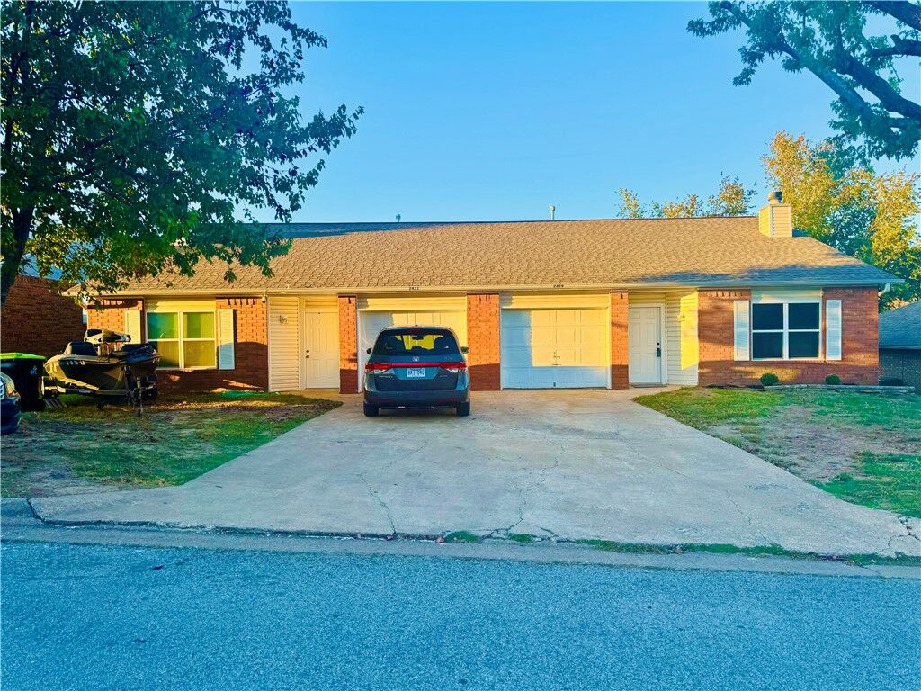 Property Photo:  2429 W Gum Street  AR 72758 