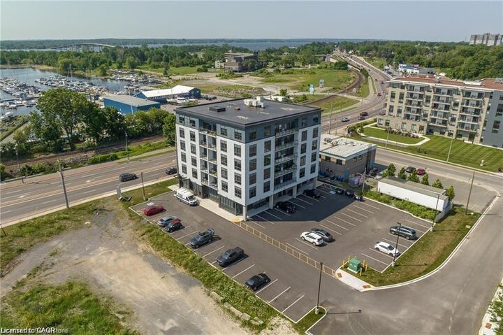 Property Photo:  2 Dundas Street W 401  ON K8P 1A1 
