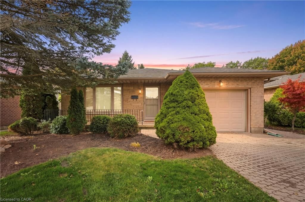 Property Photo:  84 Larchwood Circle  ON L3C 6T3 