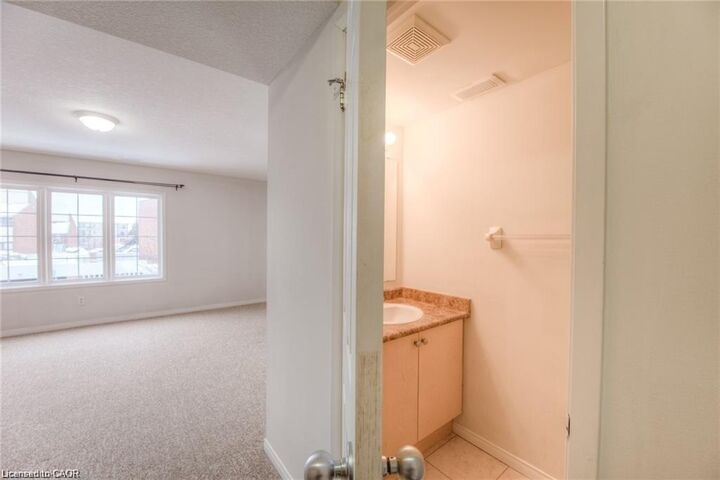 Property Photo:  12 Holborn Drive A7  ON N2A 0A4 