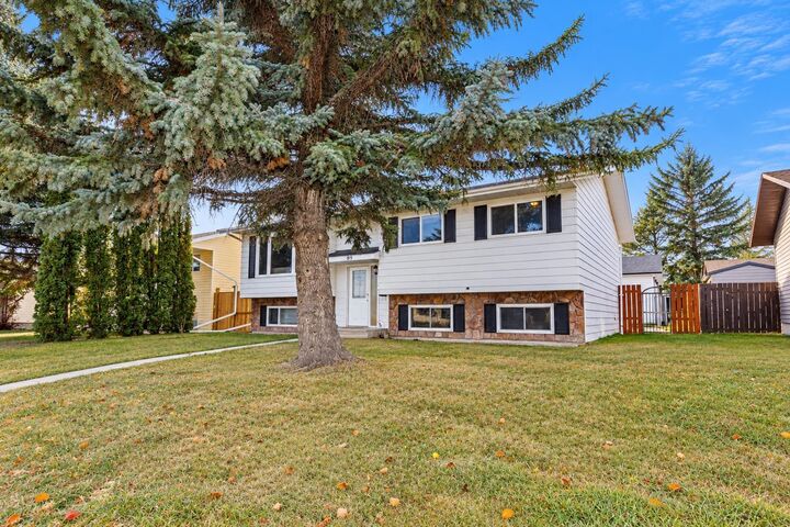 Property Photo:  88 Noble Avenue  AB T4P 2H5 