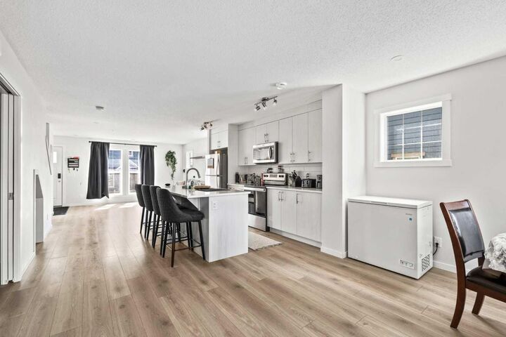 Property Photo:  463 Cranbrook Square SE  AB T3M 3E3 