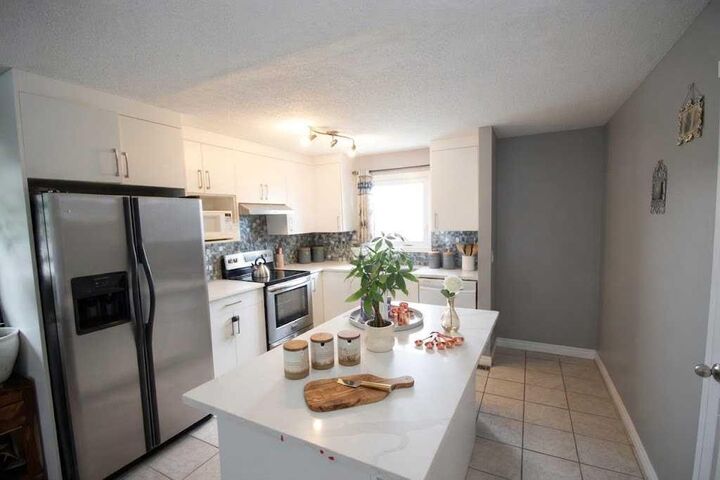 Property Photo:  379 Falmere Road NE  AB T3J 2Z5 