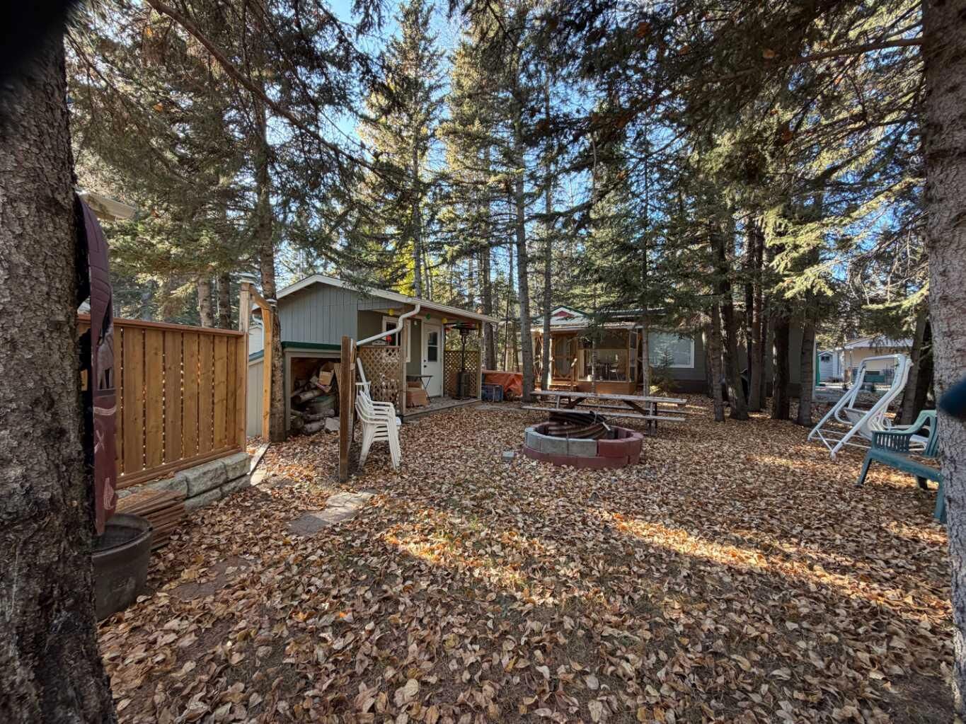 Property Photo:  20 & 21, 200 4 Avenue SW 20 &Amp 21  AB T0M 1X0 