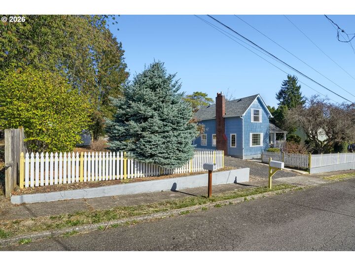 Property Photo: 323 NW 17th Ave WA 98607