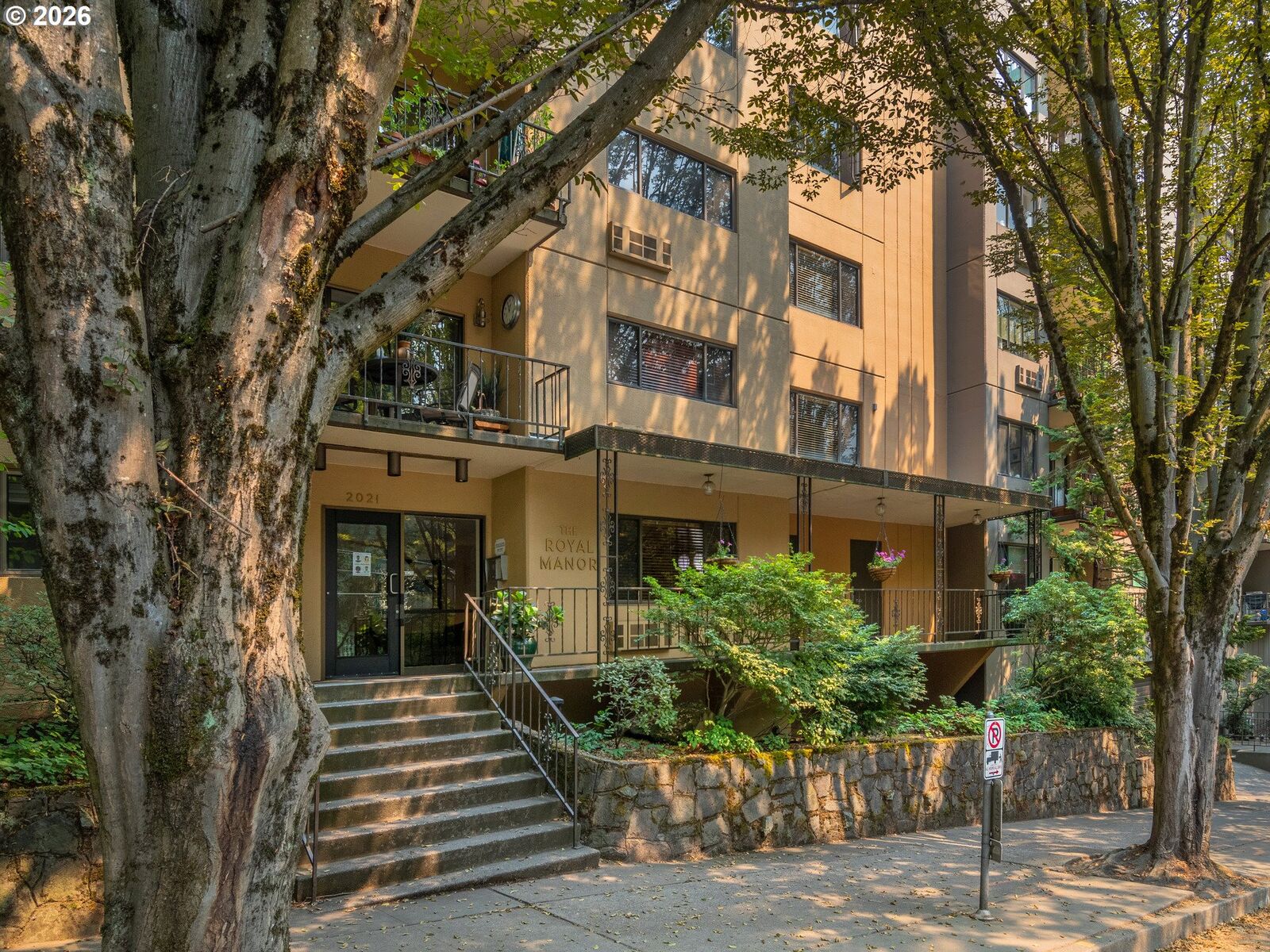 Property Photo:  2021 SW Main St 48  OR 97205 