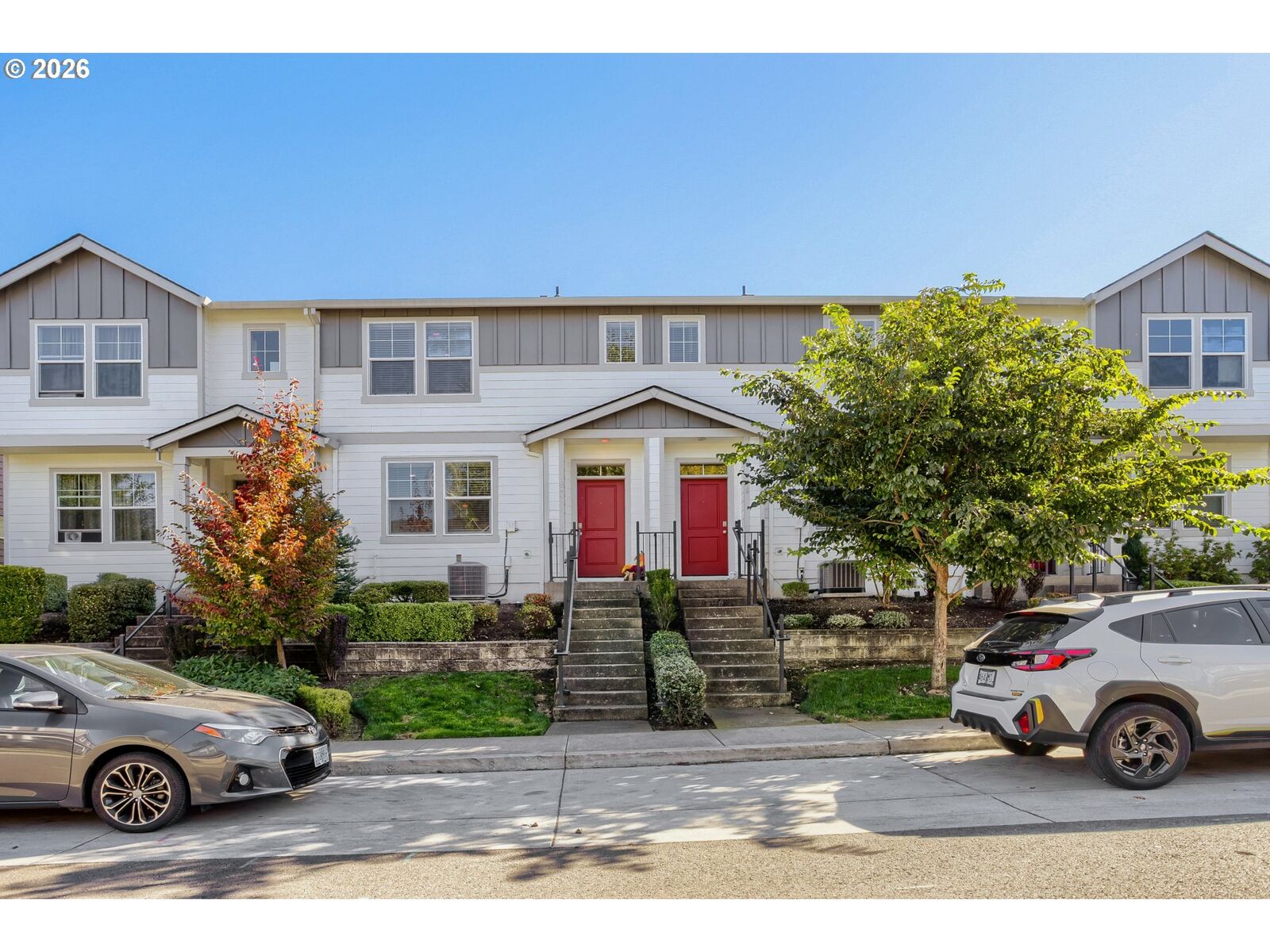 Property Photo: 884 N 18th Ave OR 97113