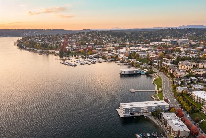 Property Photo:  733  Lake Street S 1-A  WA 98033 
