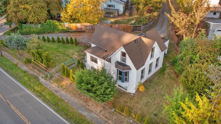 Property Photo:  1820  2nd Street  WA 98290 