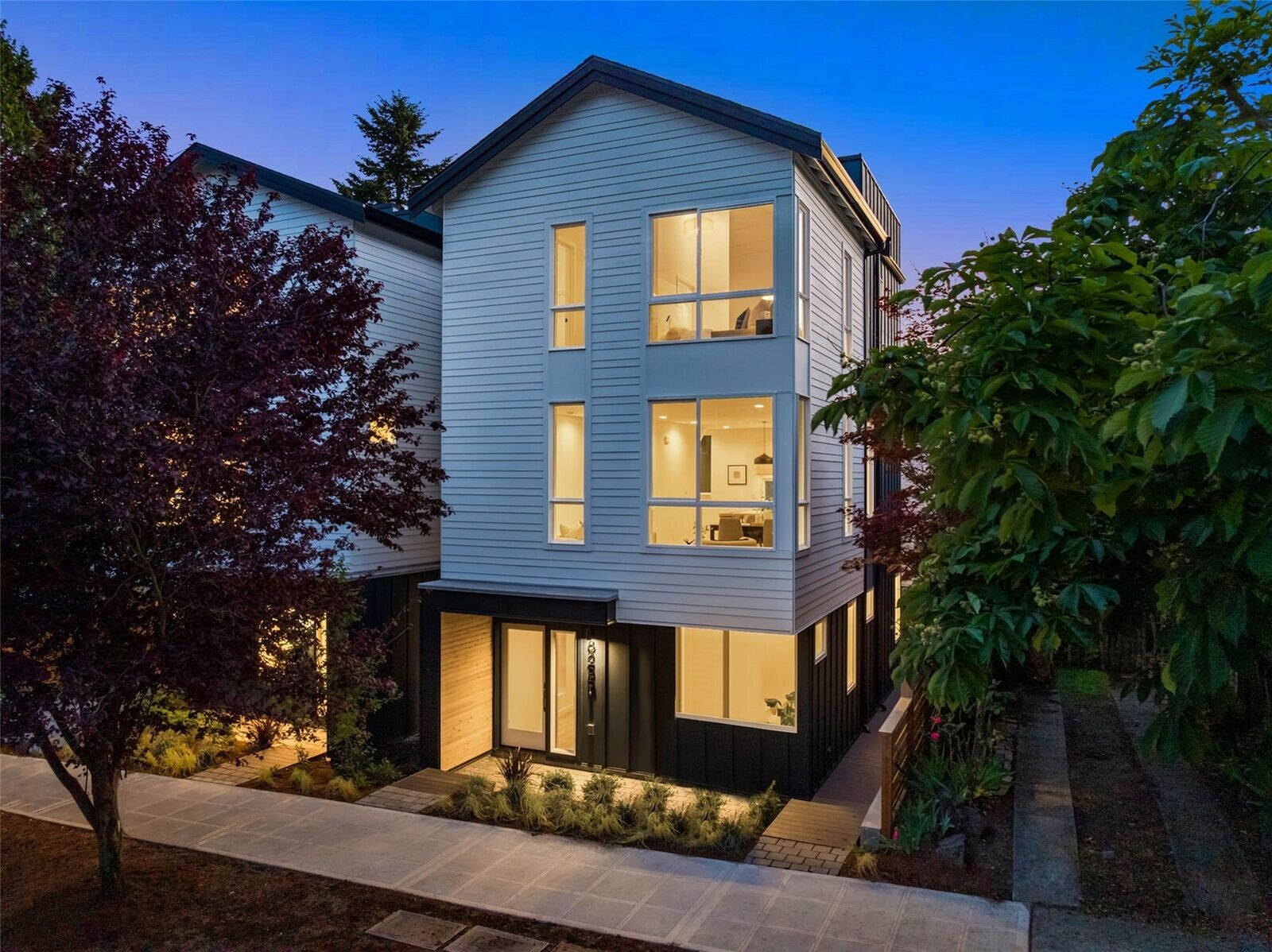 Property Photo: 825 B 17th Avenue WA 98144