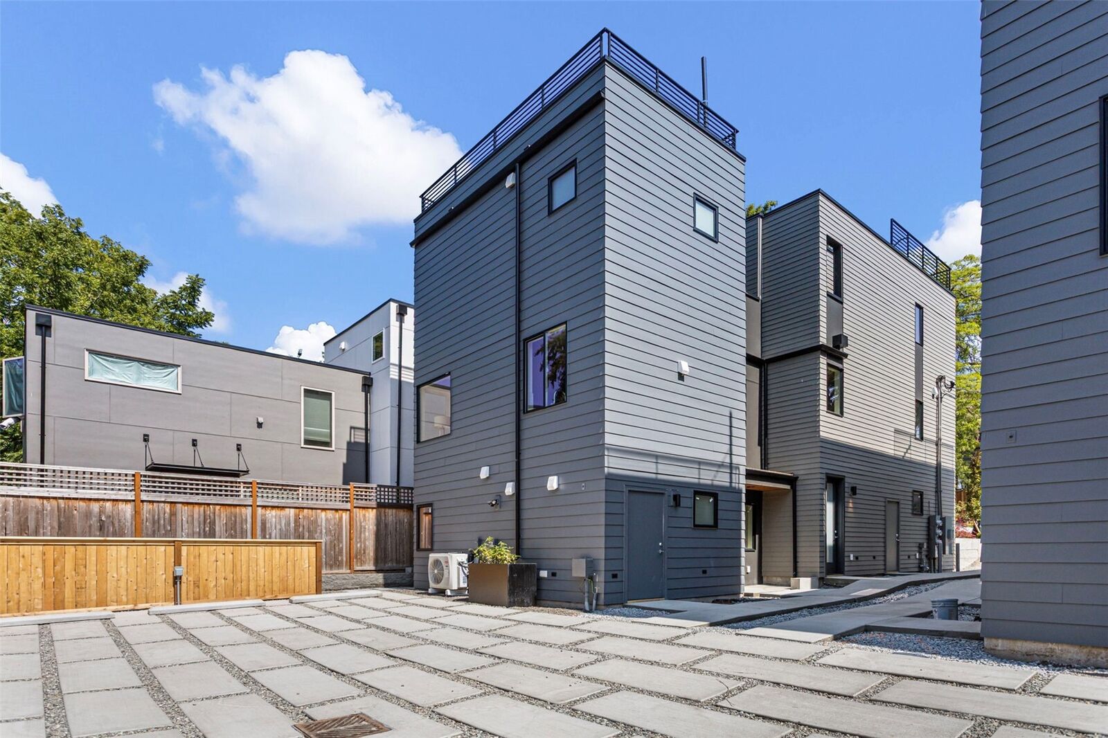 Property Photo:  8037  Wallingford Avenue N B  WA 98103 