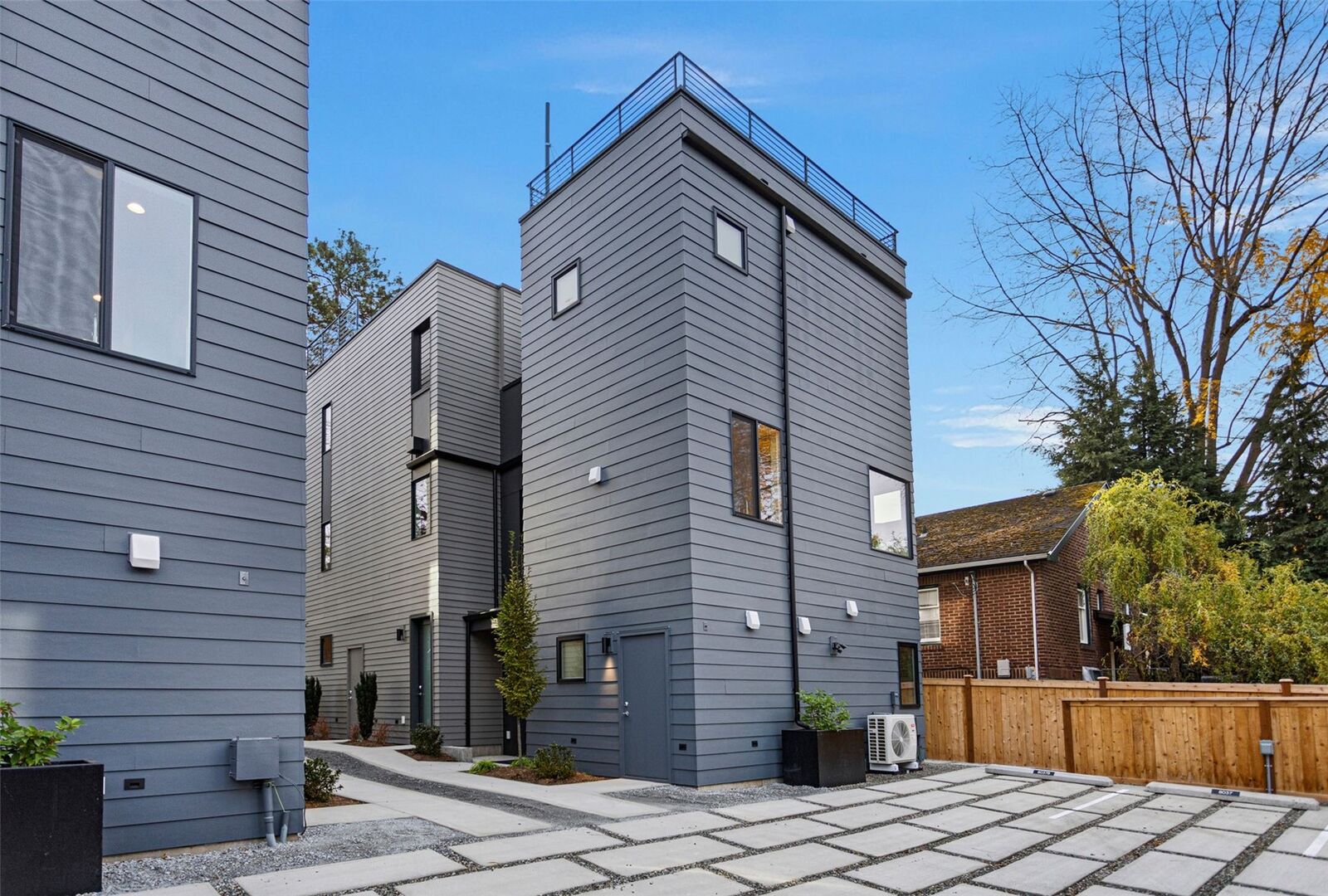 Property Photo: 8037 Wallingford Avenue N B WA 98103