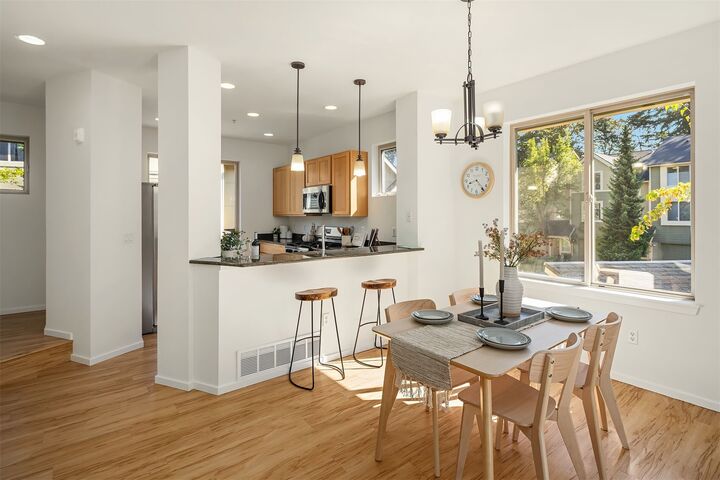 Property Photo:  377 NW Pebble Lane  WA 98027 